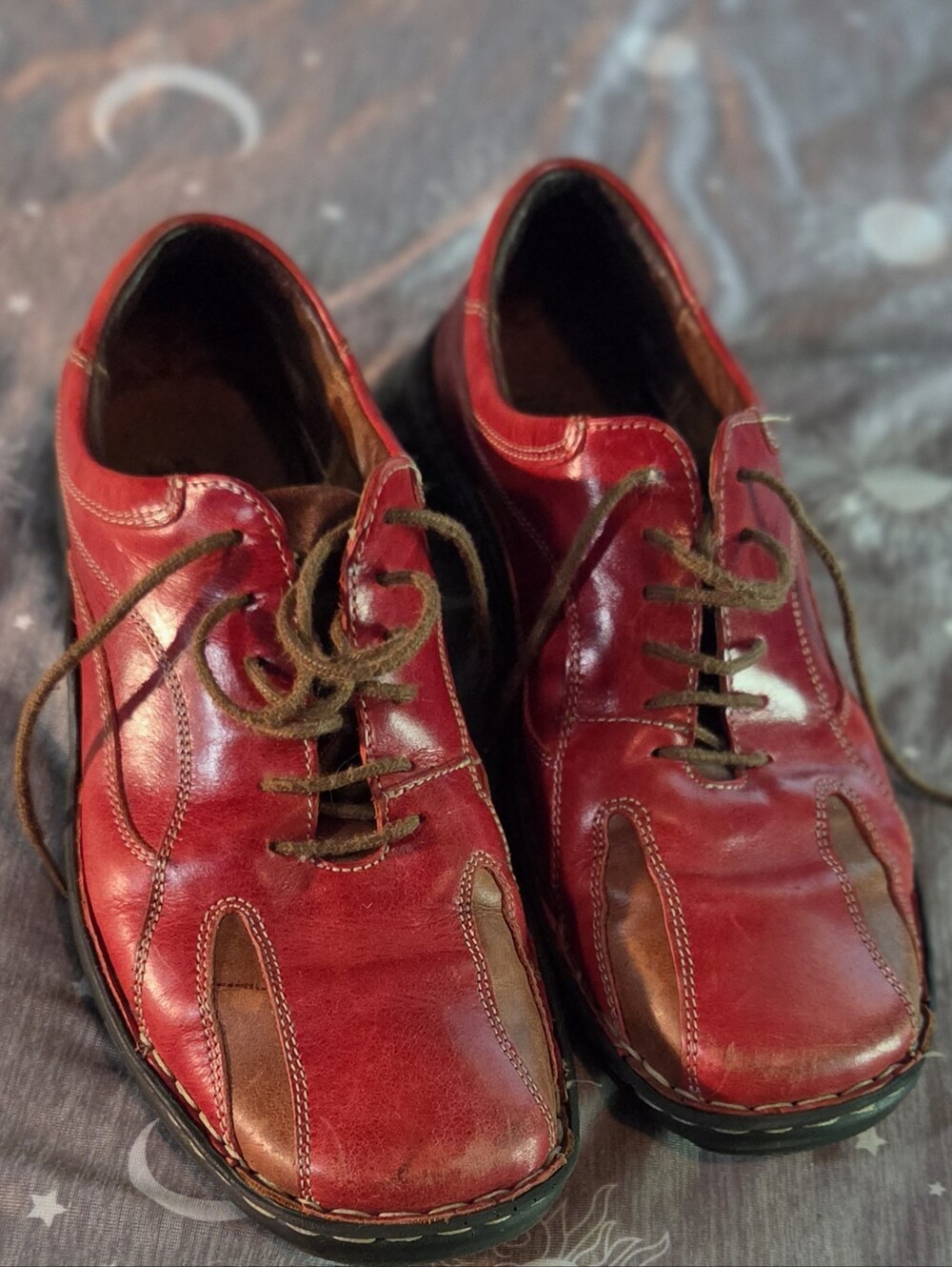 Women's Red Leather Lace-Up Shoes